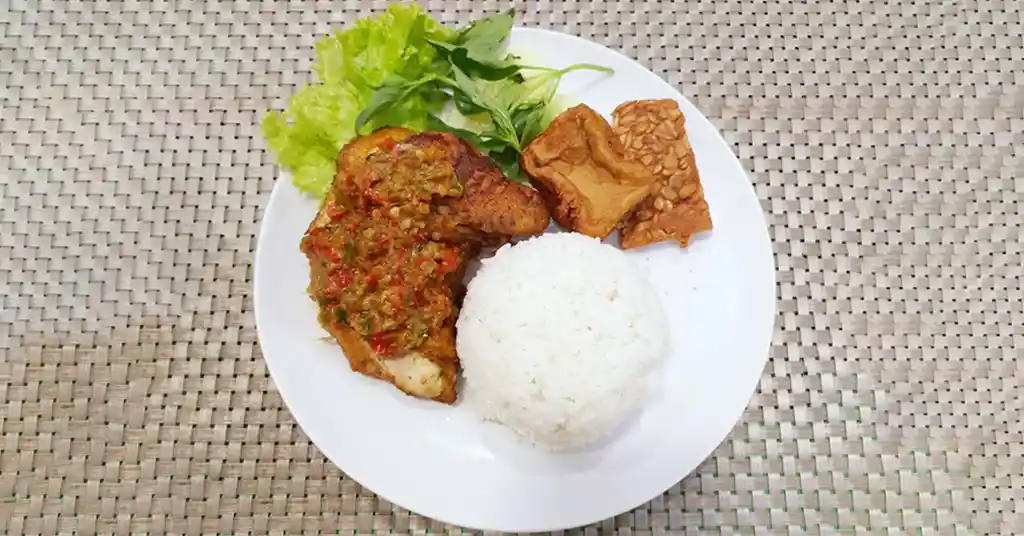 Nasi Ayam Penyet